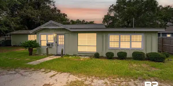 4855 Bay Circle