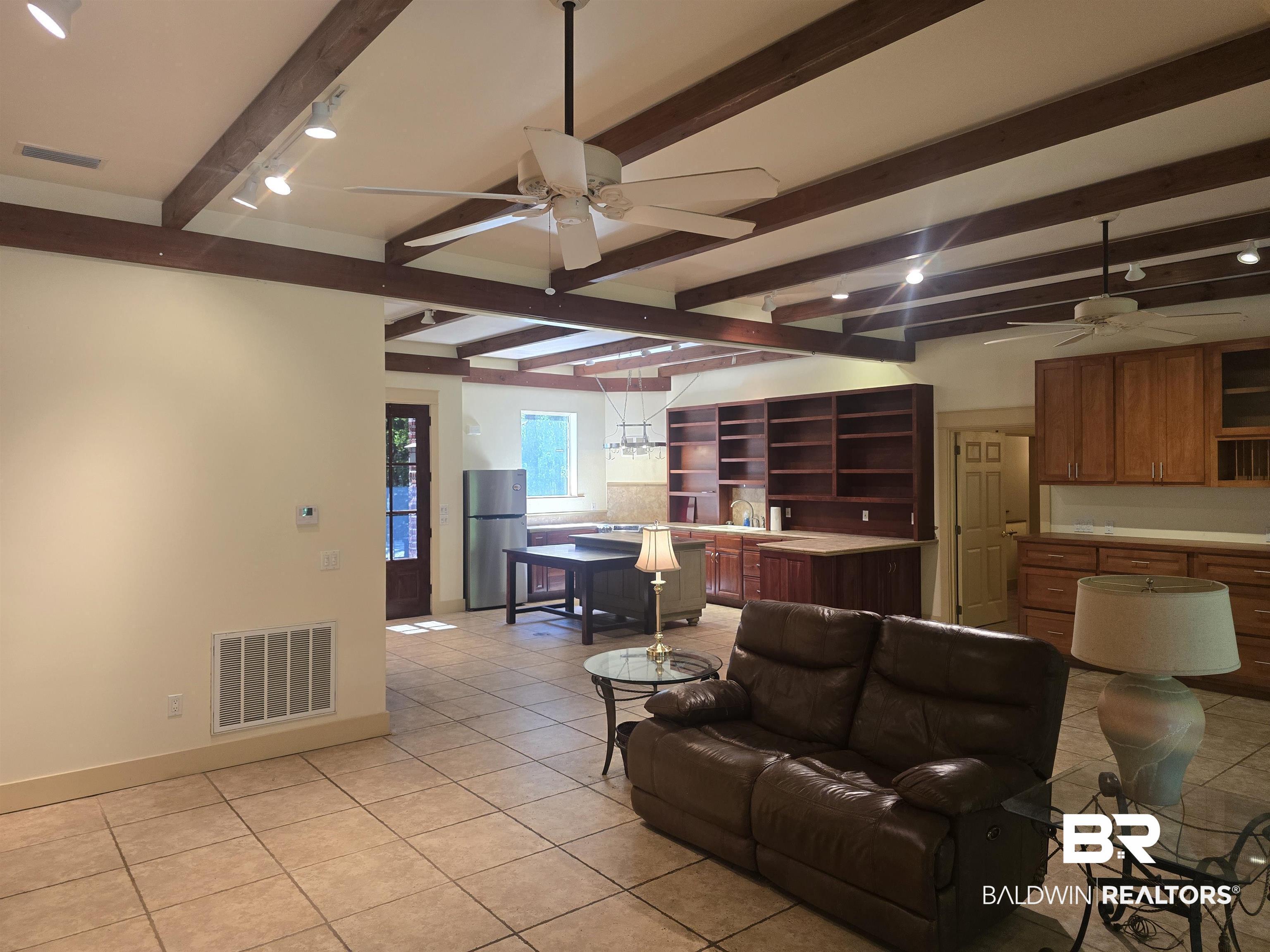 Image 2: Living room