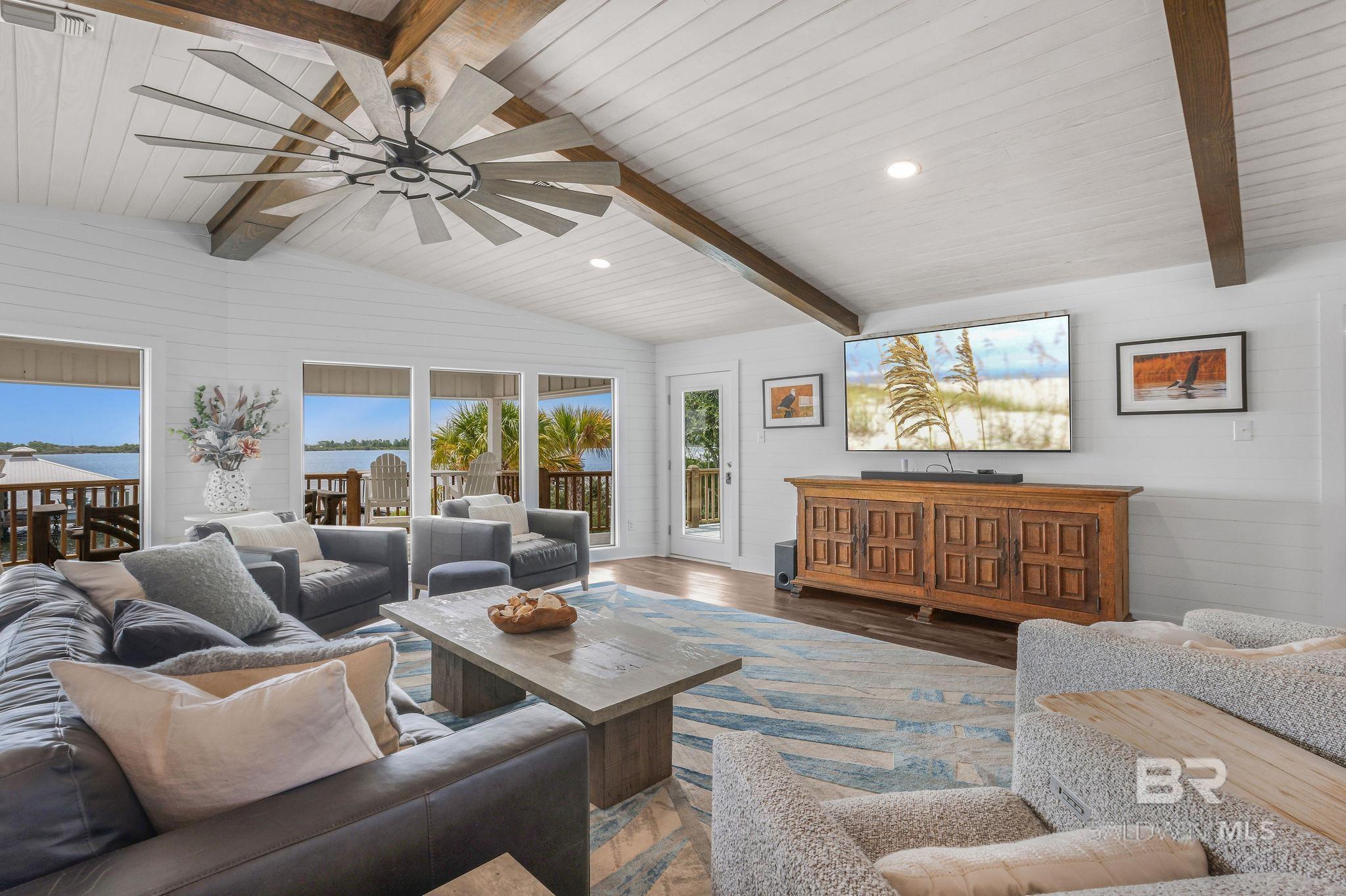 Image 3: Living Room