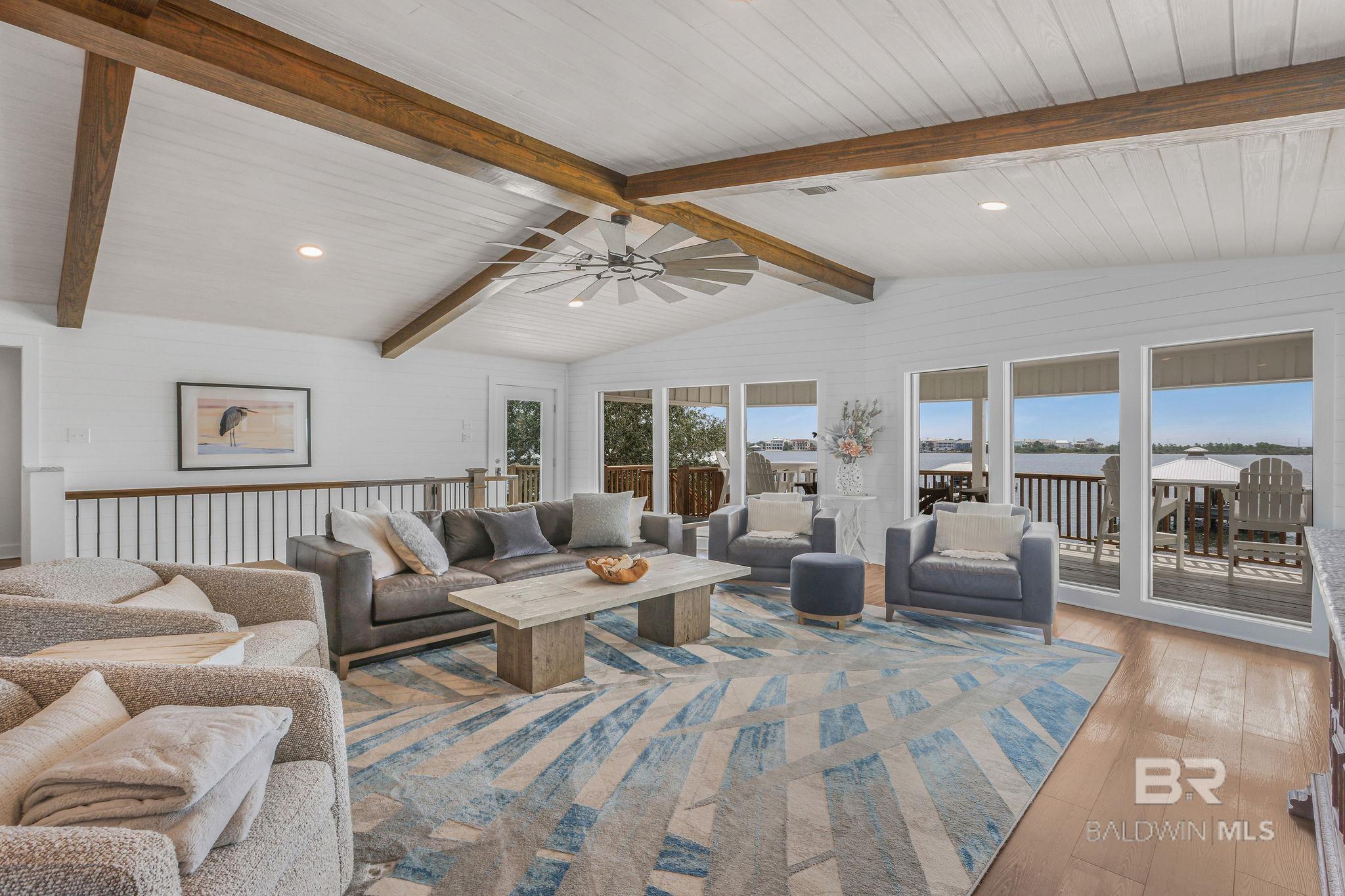 Image 4: Living Room