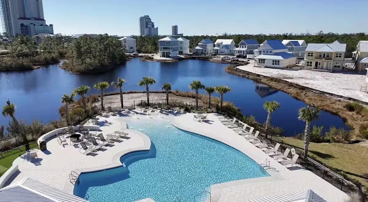Image 2: Pool