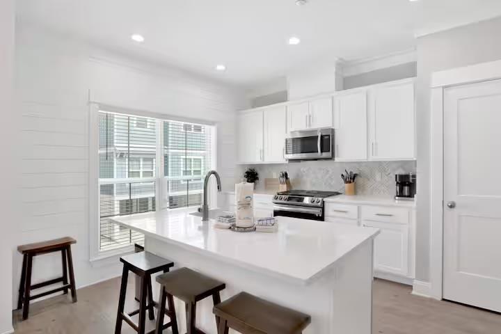 Image 3: Kitchen