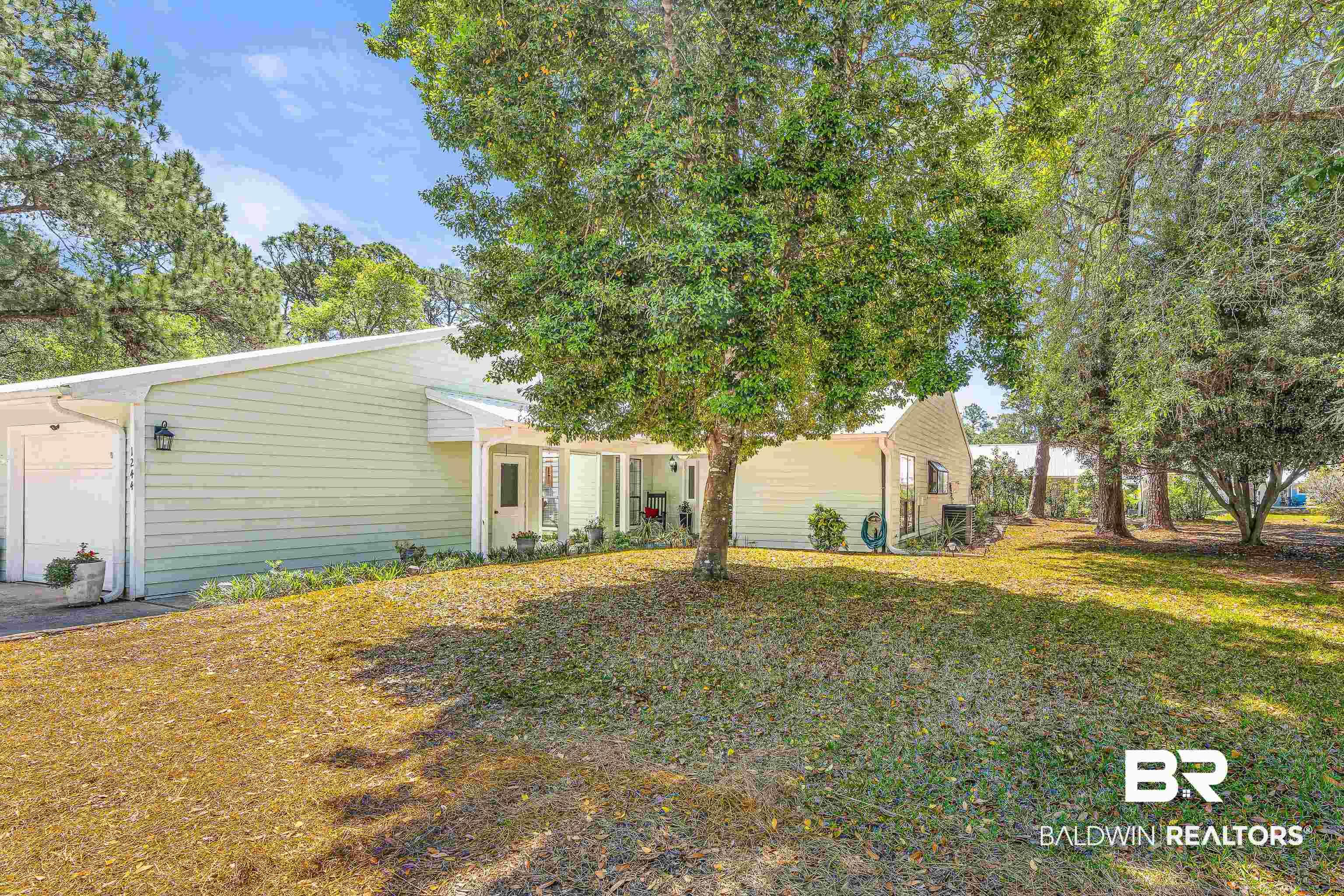 Image 3: Shaded Lot