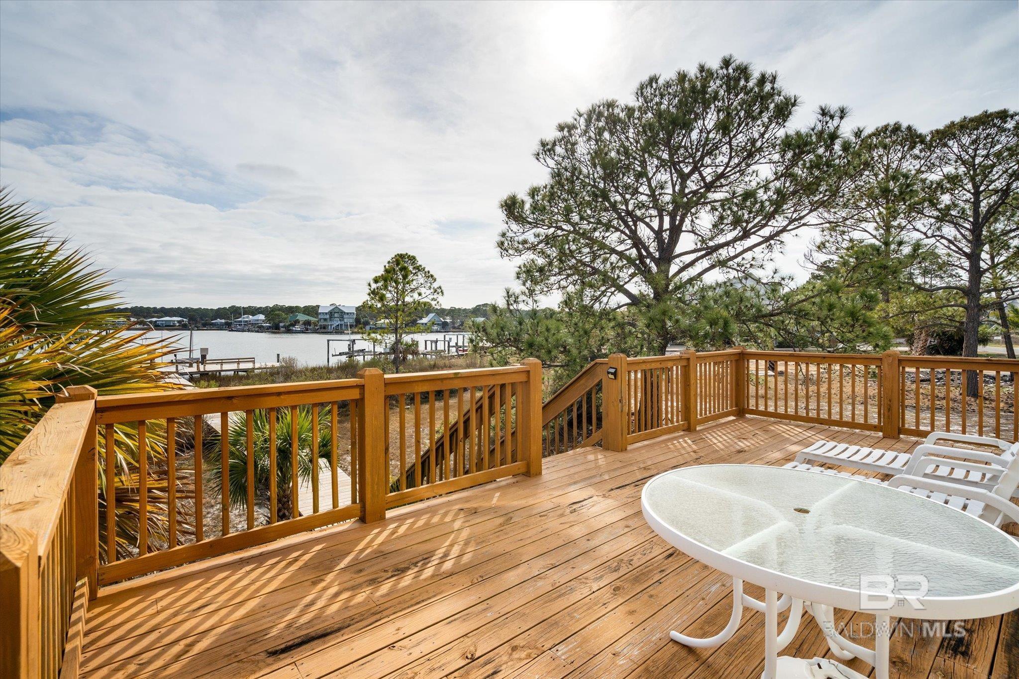 Image 3: Deck