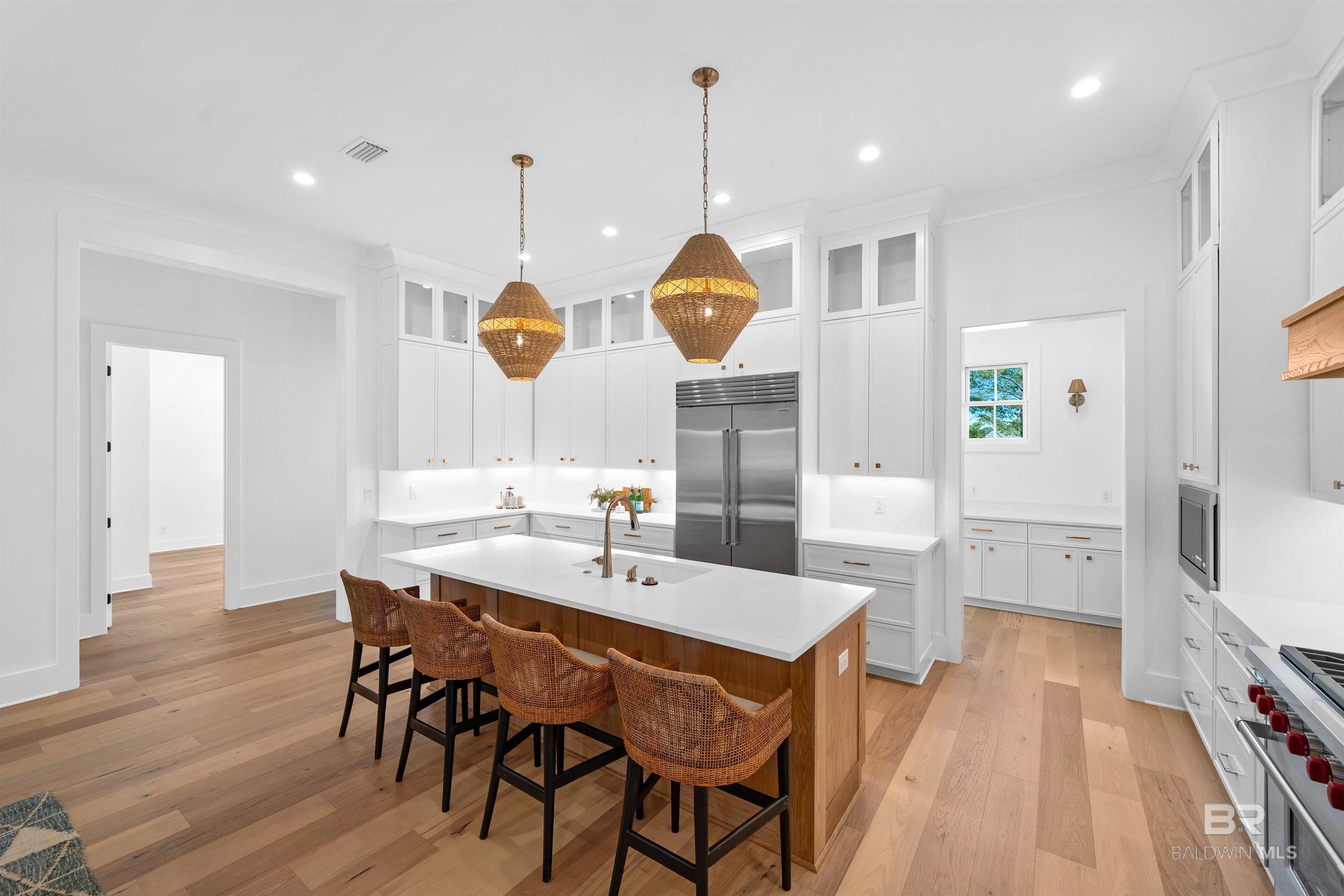 Image 3: Gourmet Kitchen