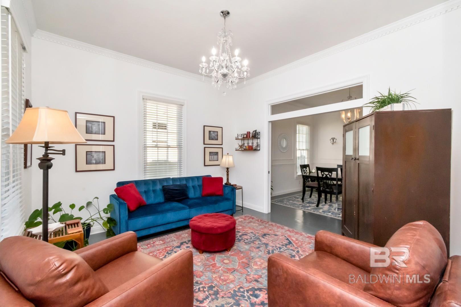 Image 4: Living Room