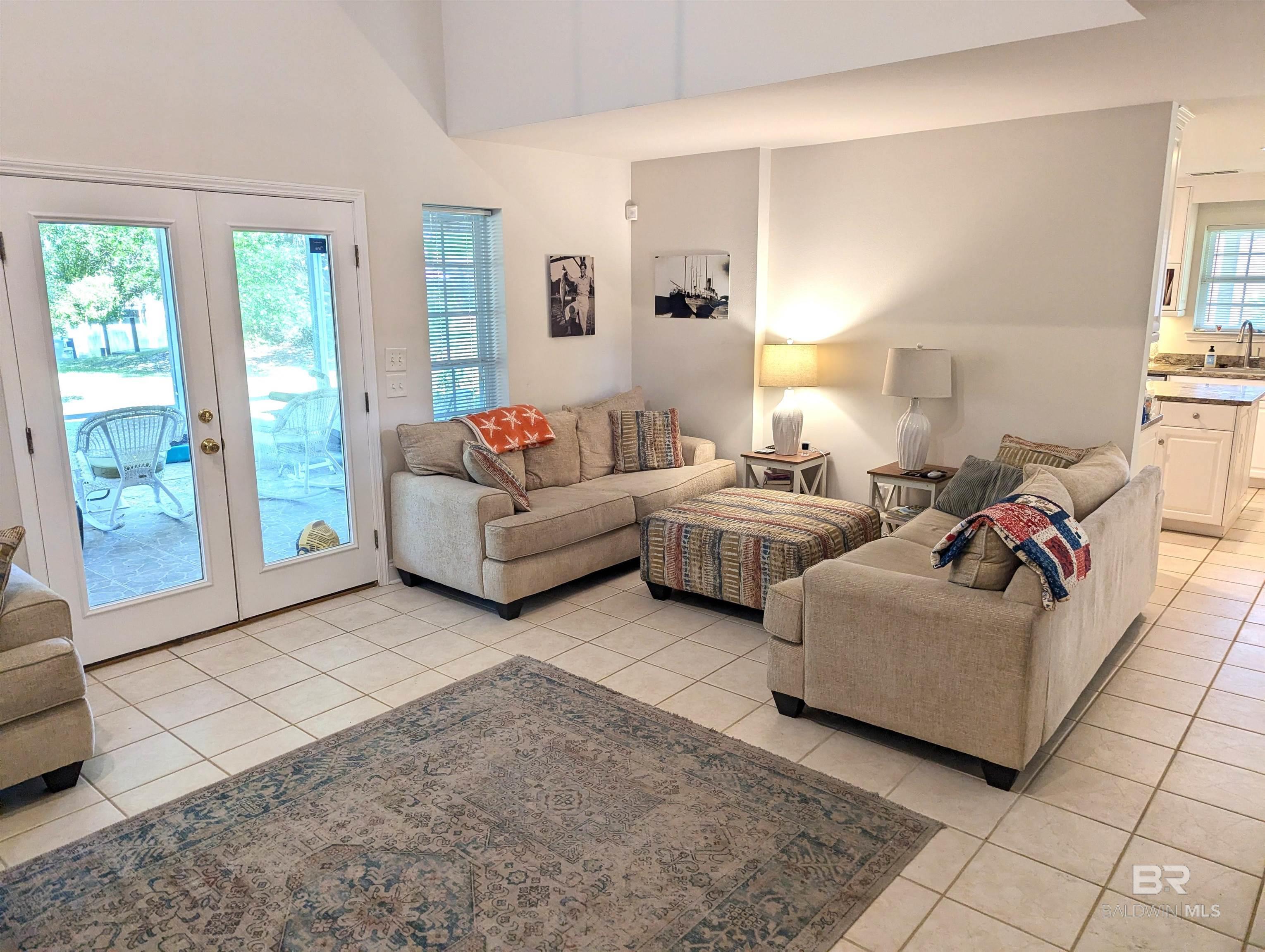 Image 3: Living Room