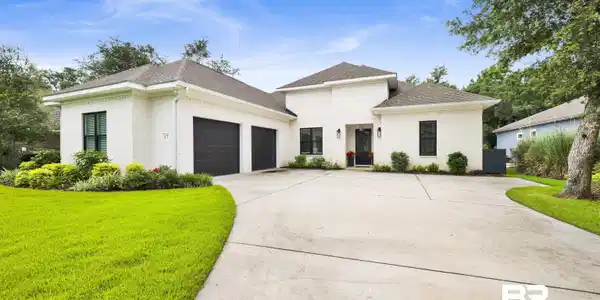 17 Lagoon Drive