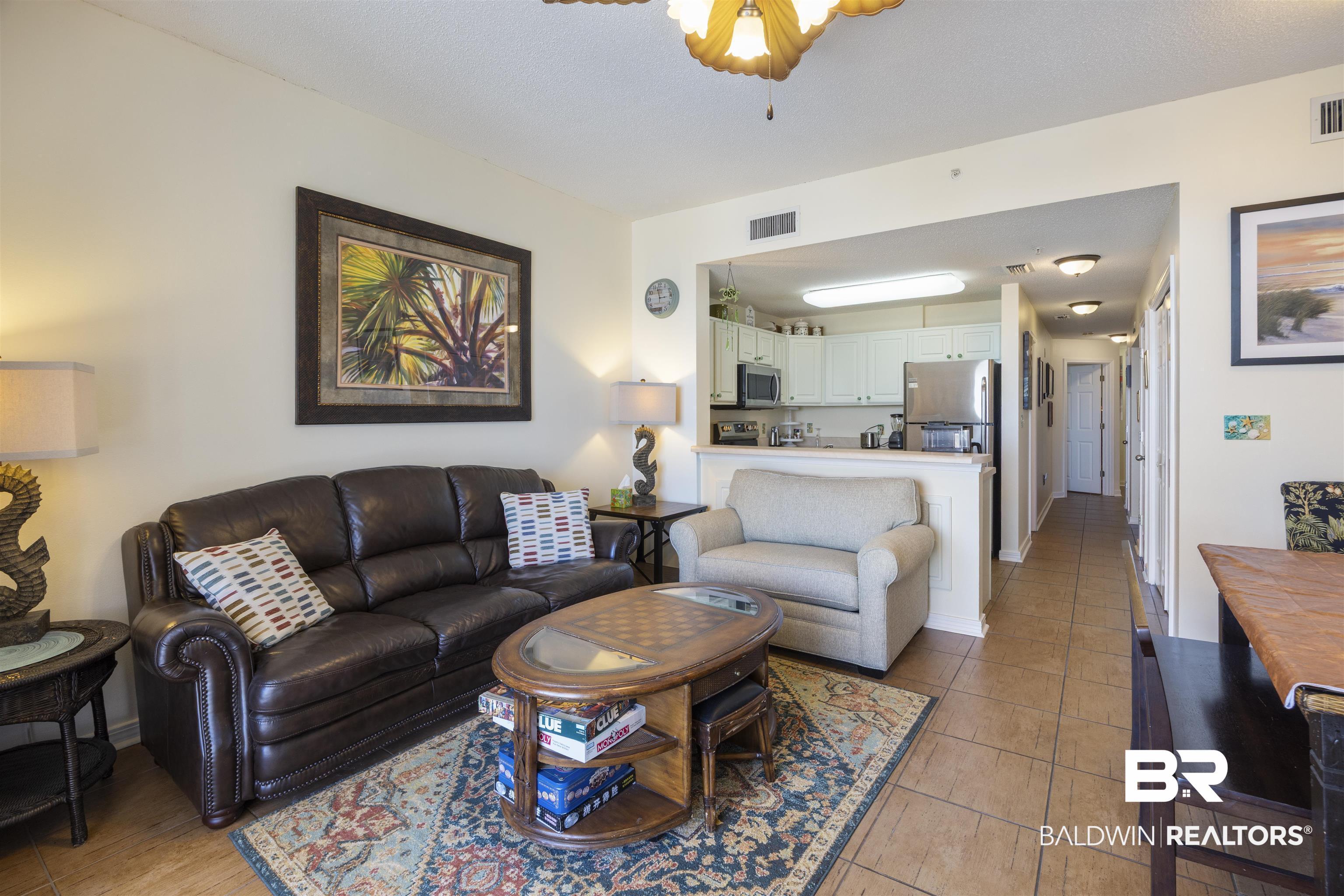Image 4: Living room