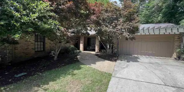 505 Lake Forest Boulevard