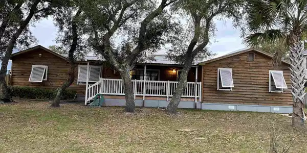 5762 Pensacola Avenue