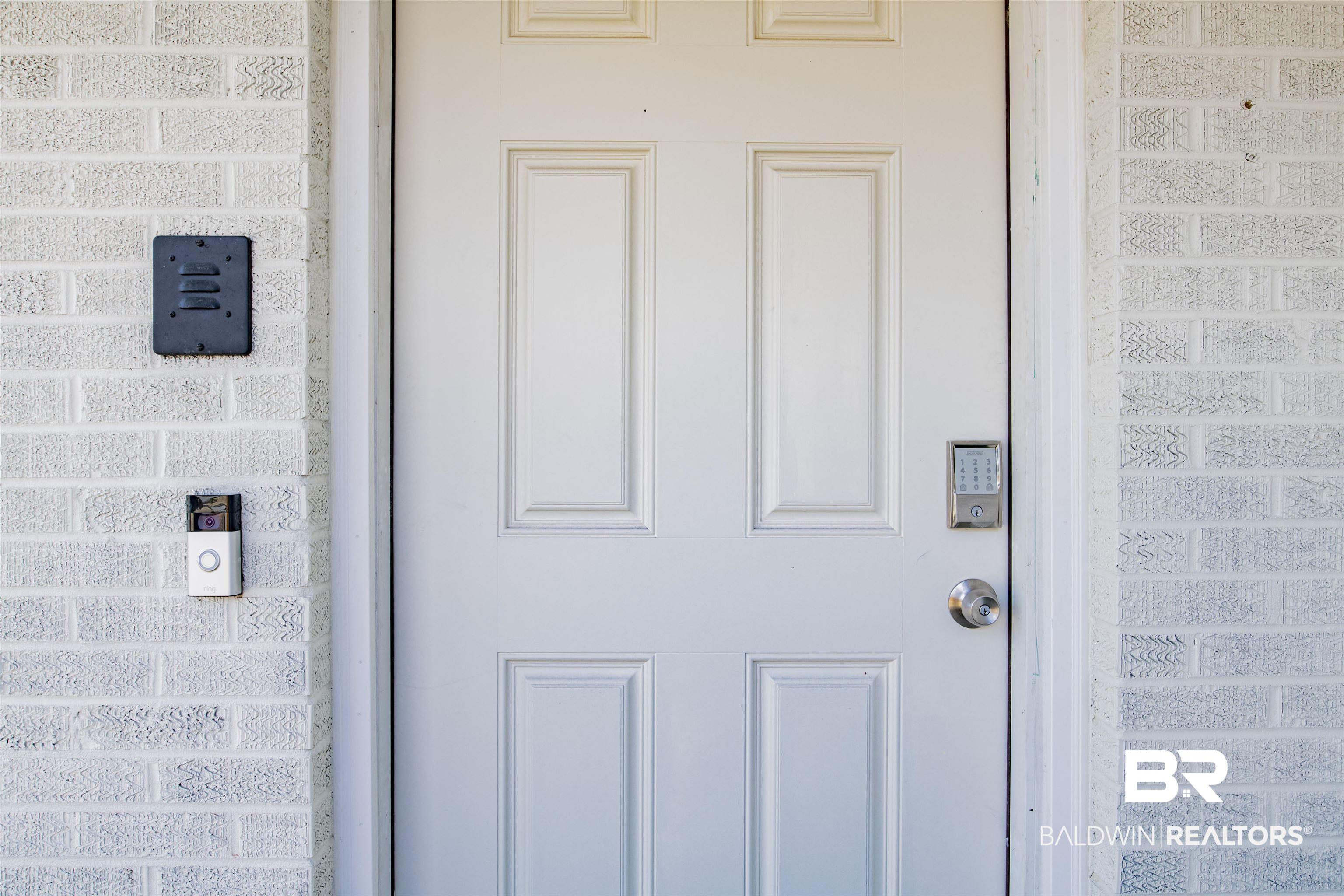 Image 3: Doorway to property