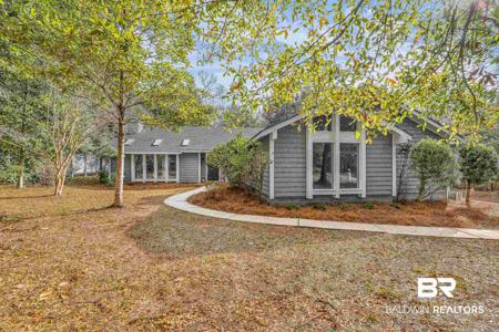 613 Oak Ridge Court West