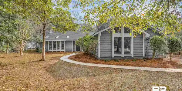 613 Oak Ridge Court West