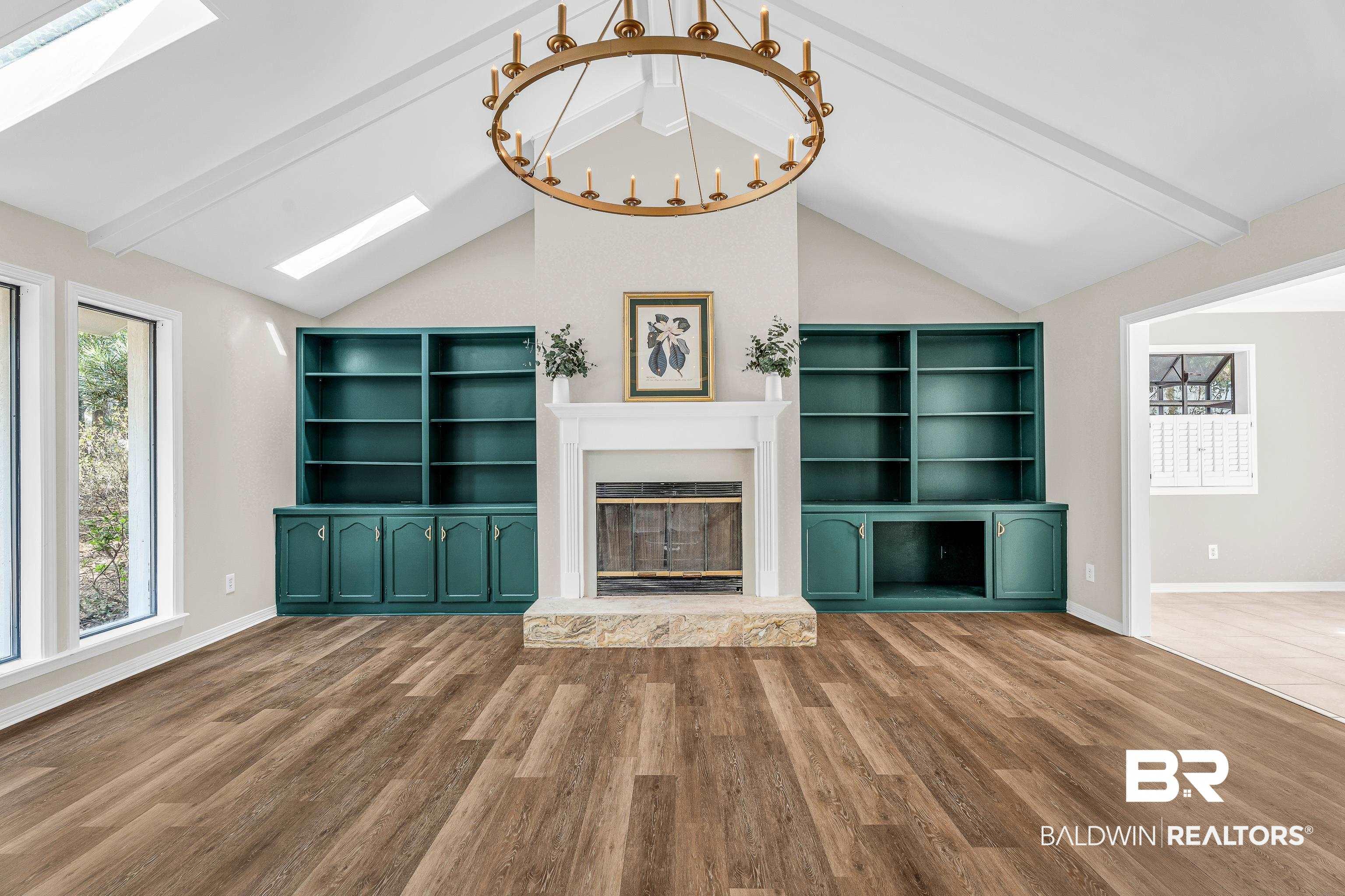 Image 4: Living Room