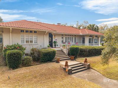 1563 Government Street