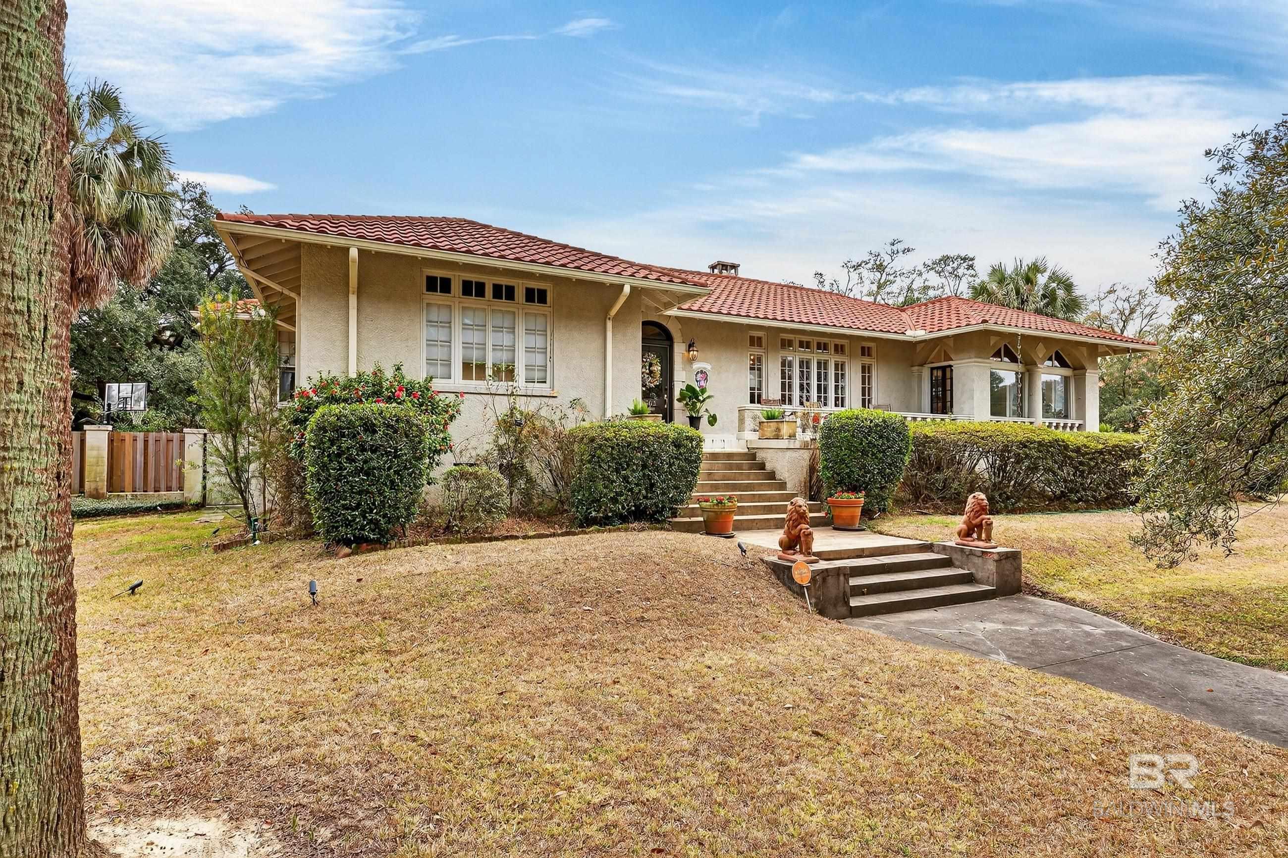 Image 4: Front Of Structure