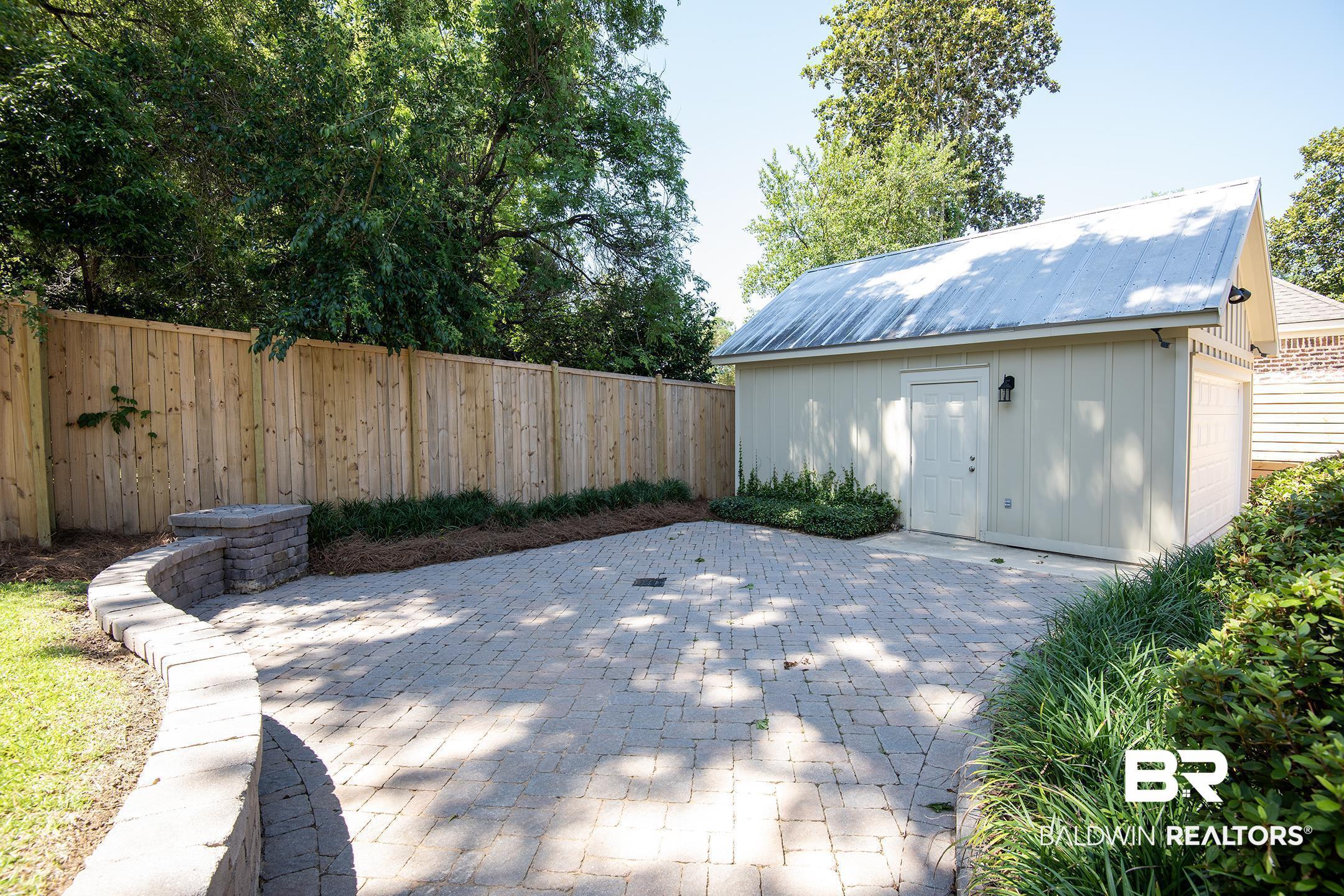 Image 3: Back patio and garage