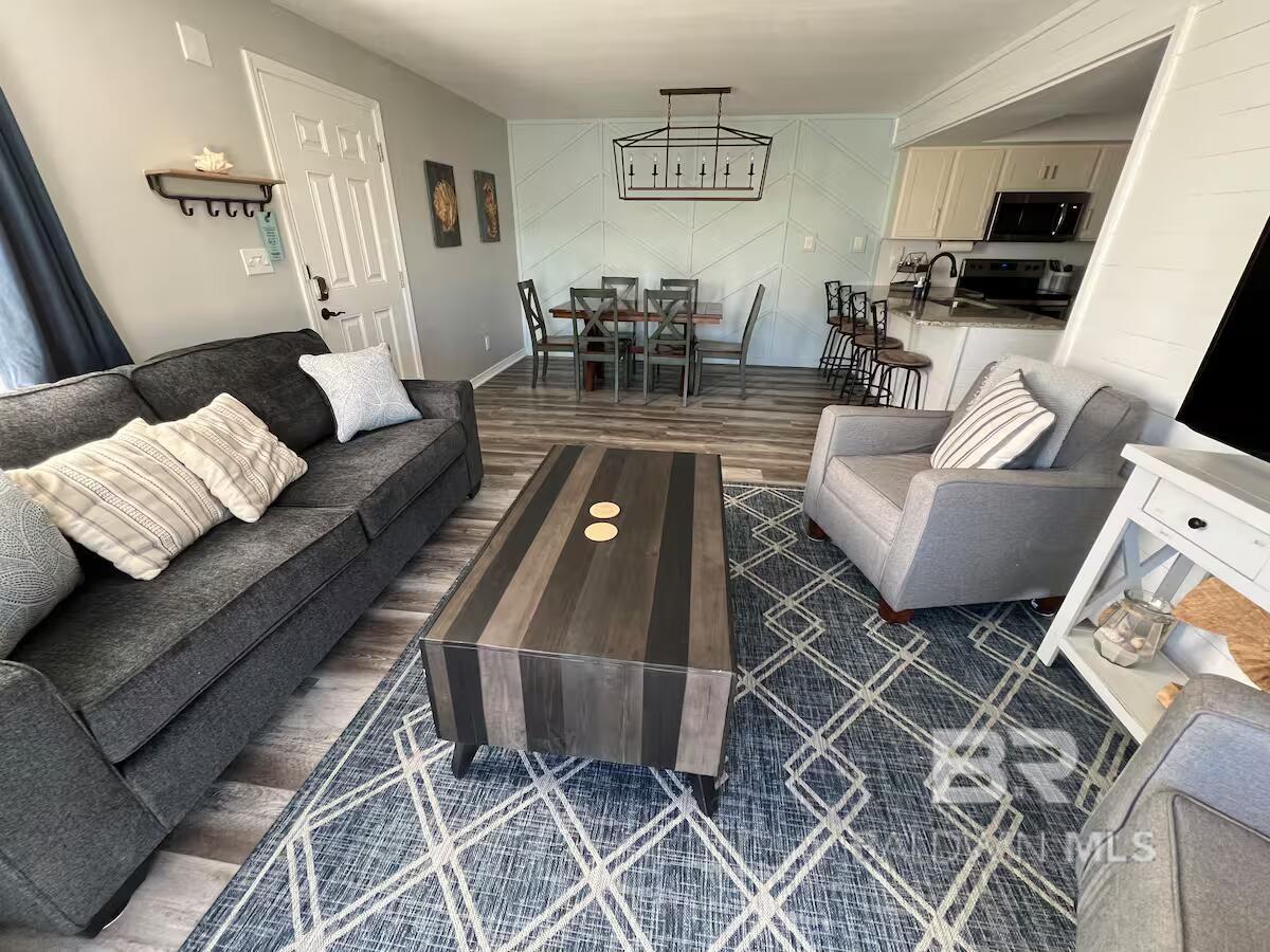 Image 3: Living Room