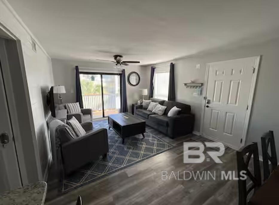Image 4: Living Room