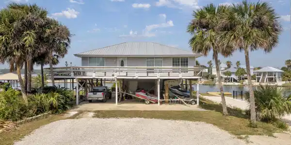 916 Shoreland Drive