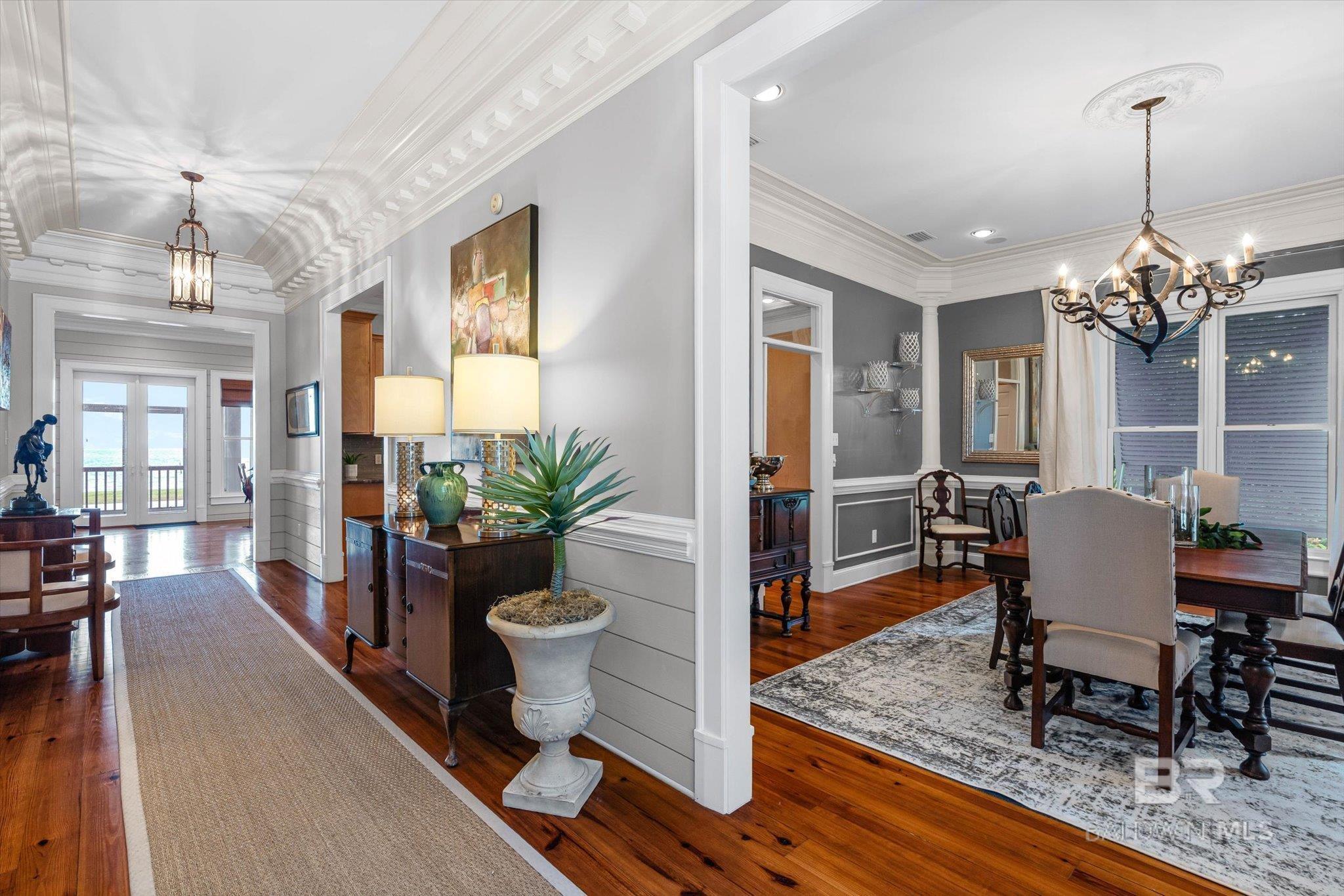 Image 3: Dining Area