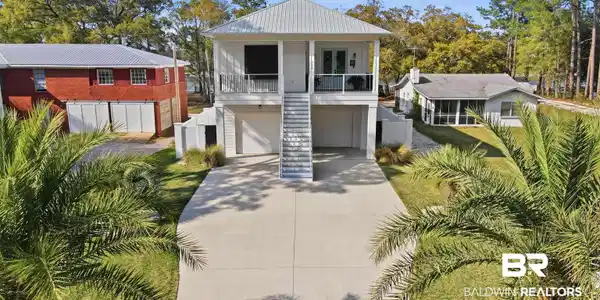 724 W Canal Drive