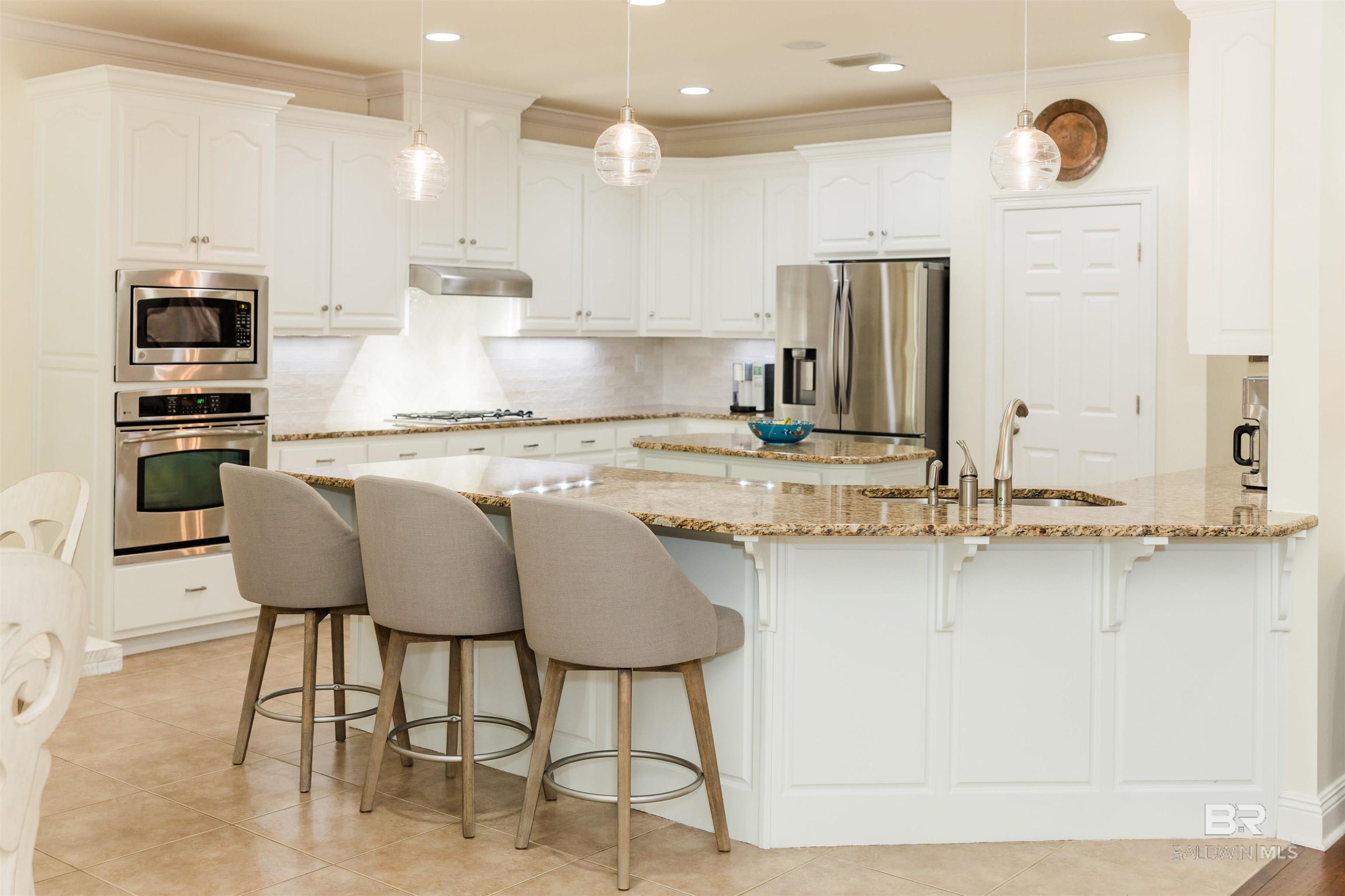 Image 3: Kitchen