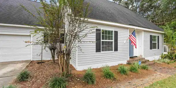106 N Sandlewood Circle