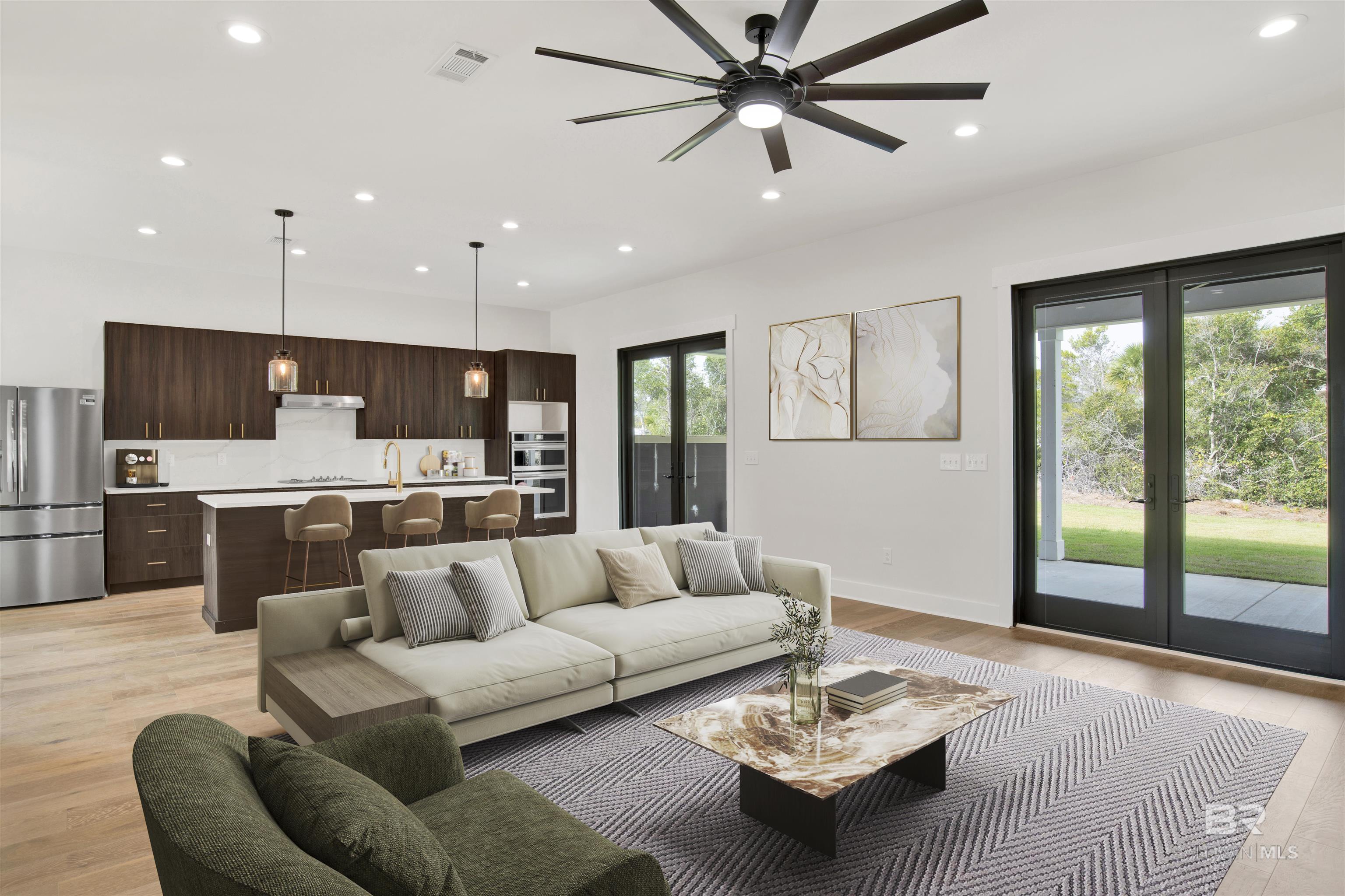 Image 3: Living Room