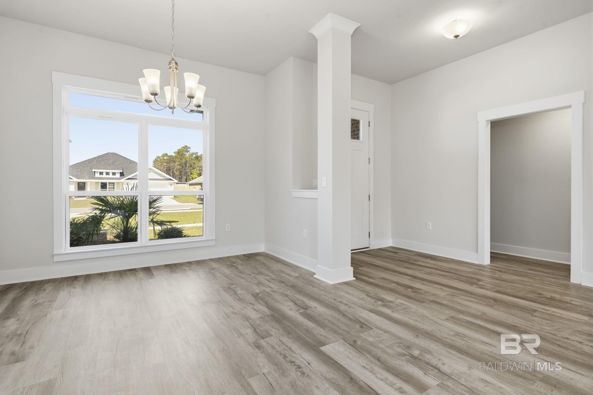 Image 4: Dining Area