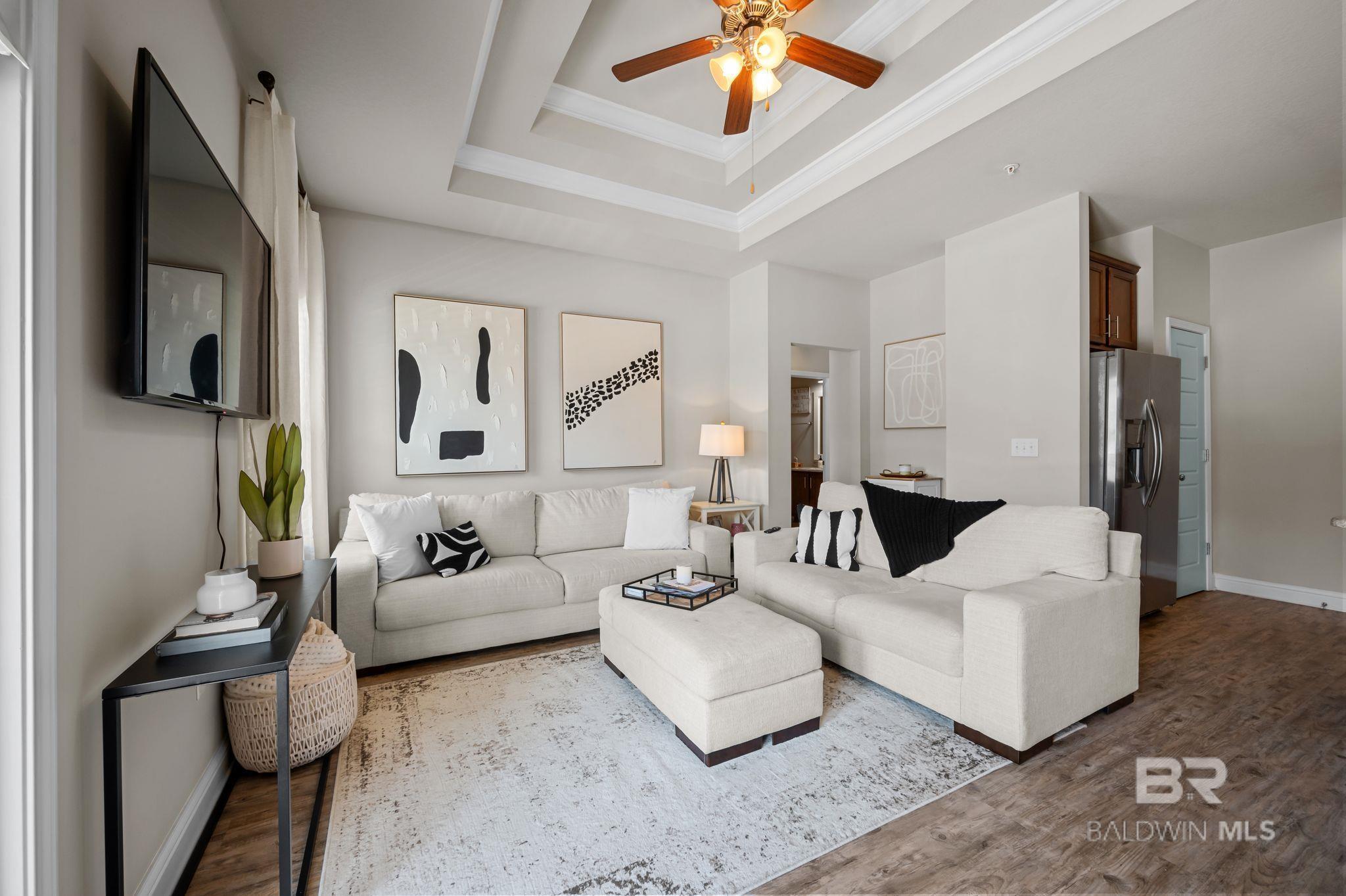 Image 3: Living Room