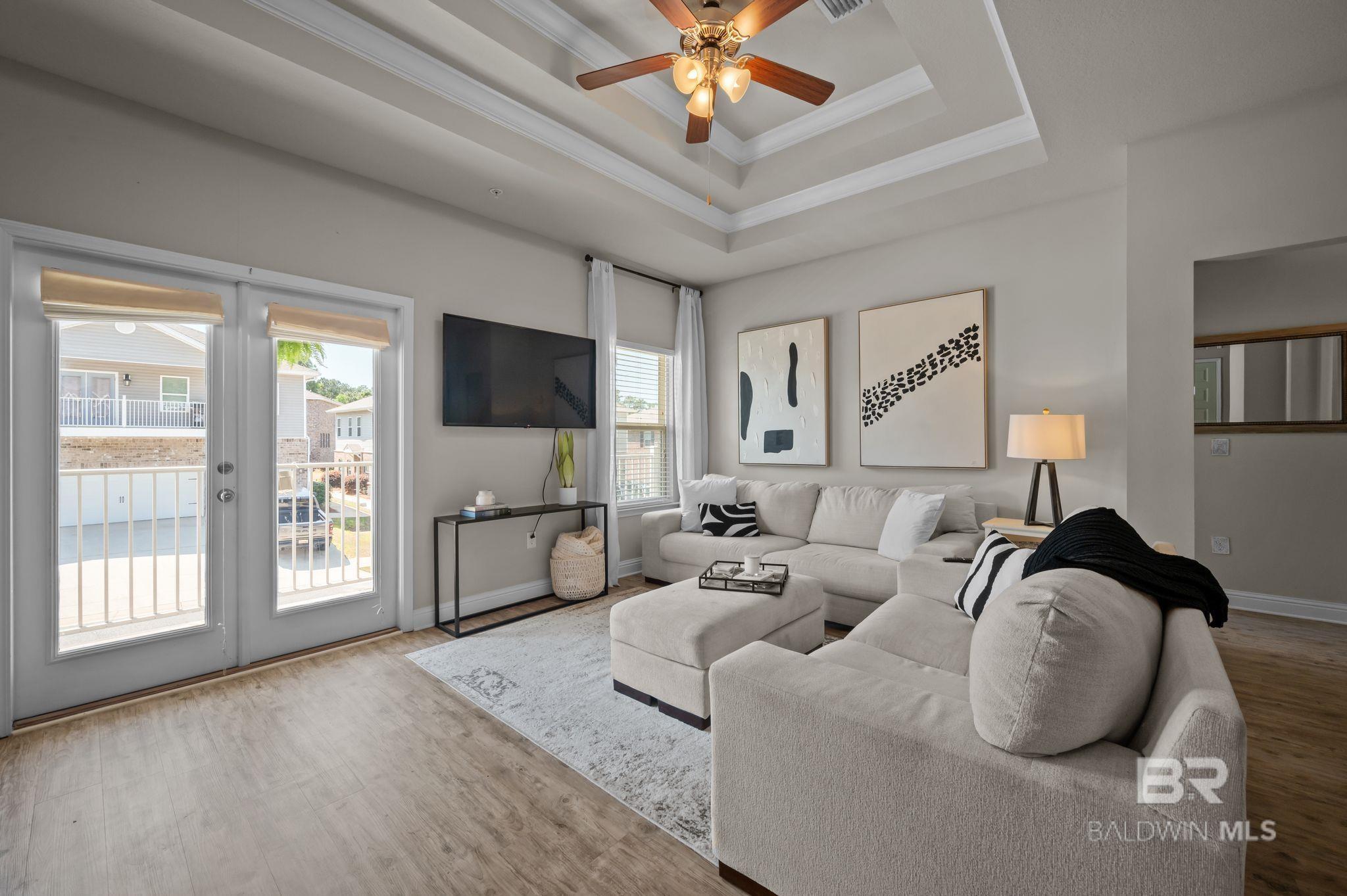 Image 4: Living Room