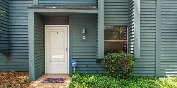 2 Summer Oaks Drive