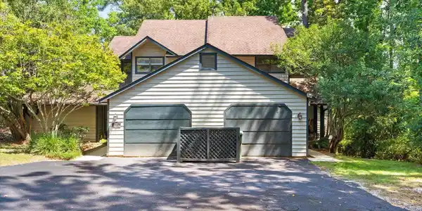 32 Lake Shore Drive