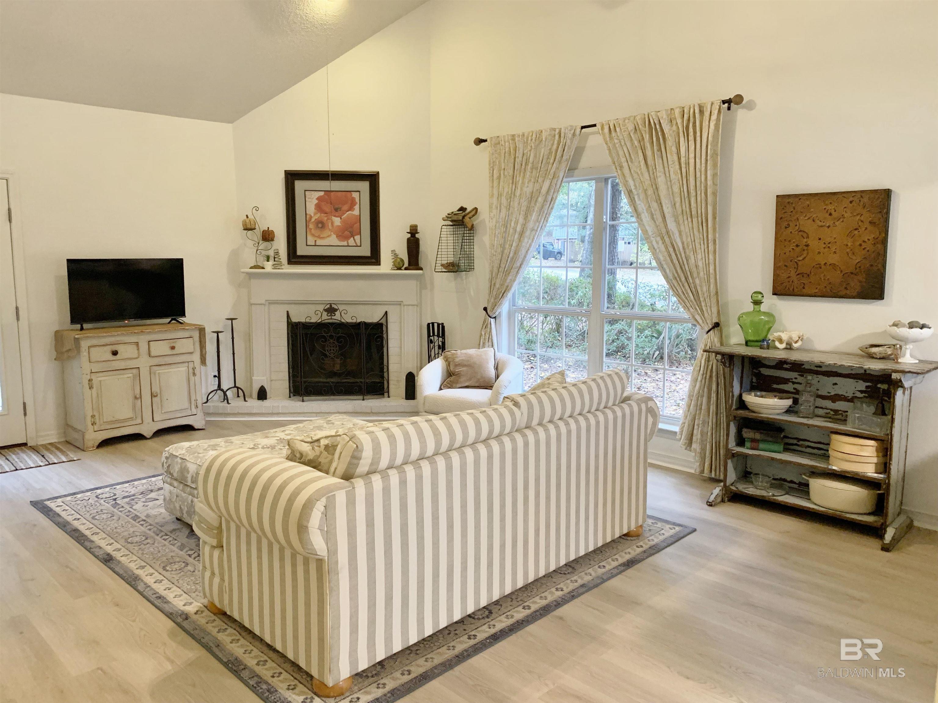 Image 3: Living Area