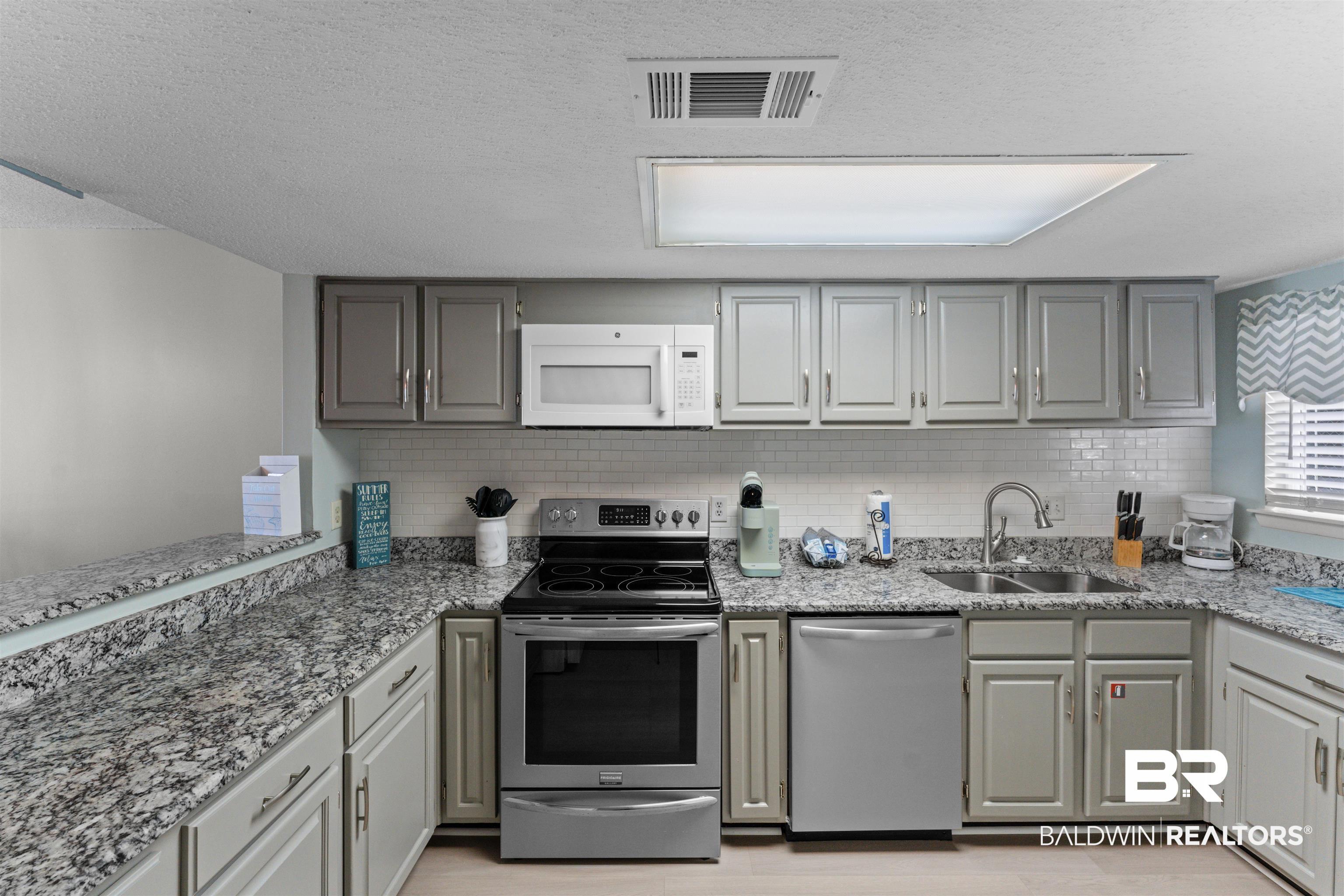 Image 3: Kitchen