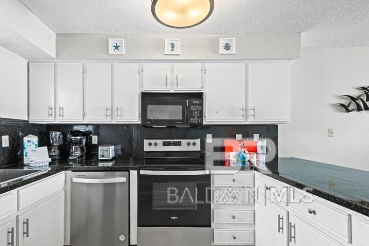 Image 3: Kitchen