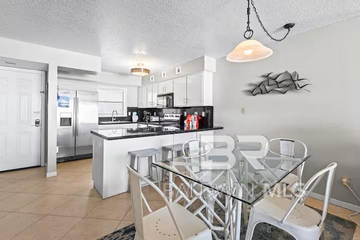 Image 4: Kitchen
