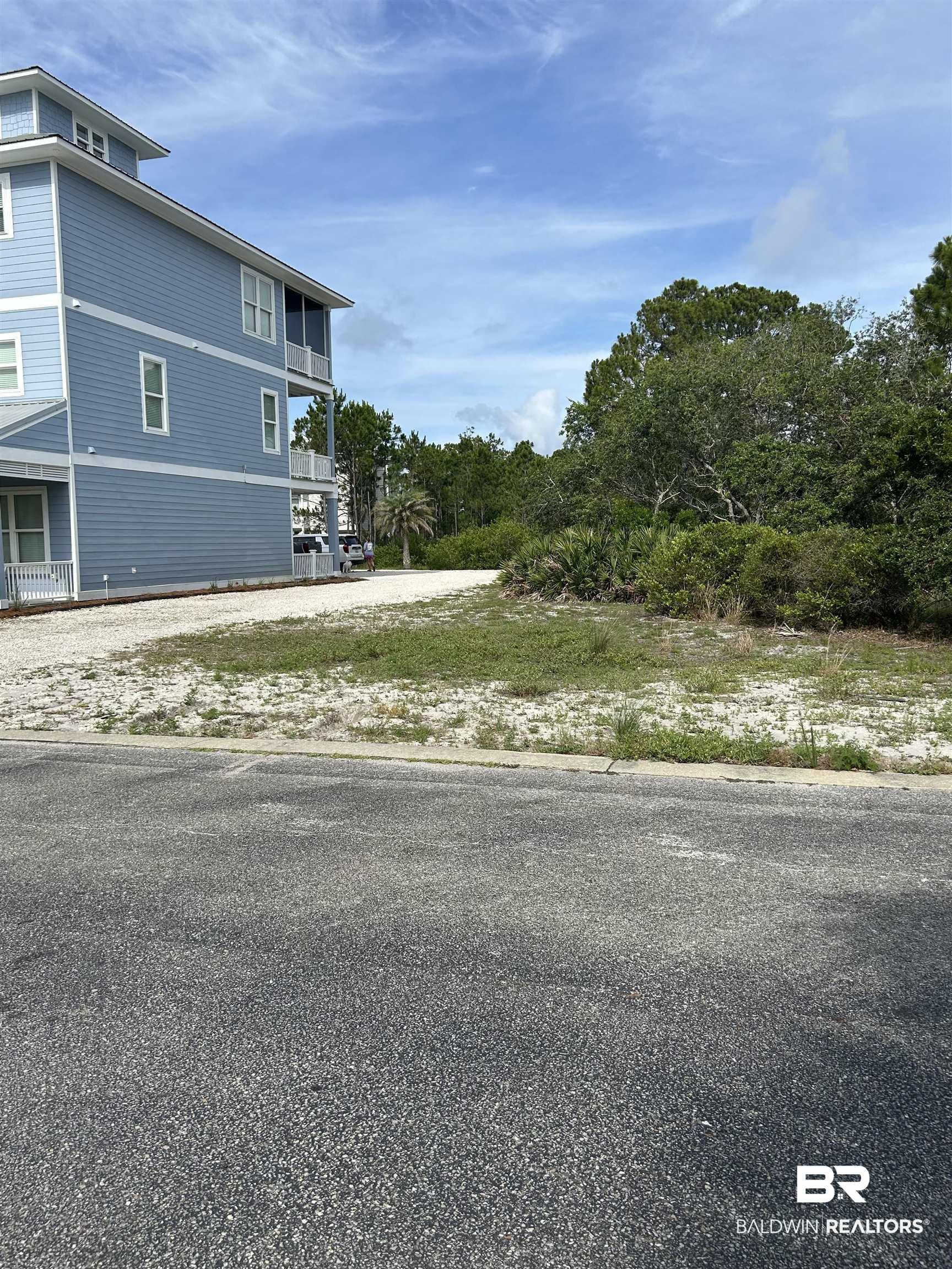 Image 2: View of yard
