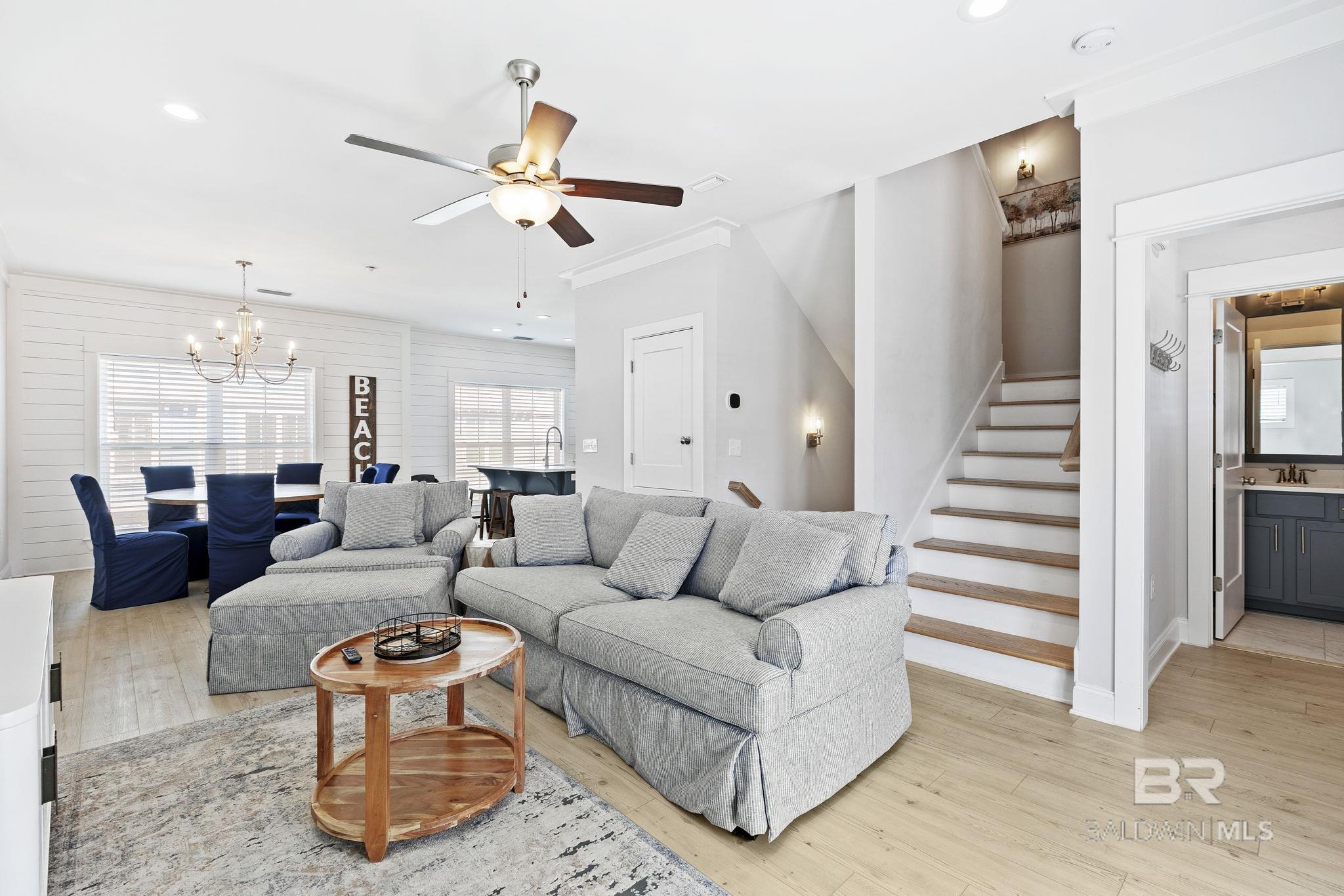 Image 4: Living Room