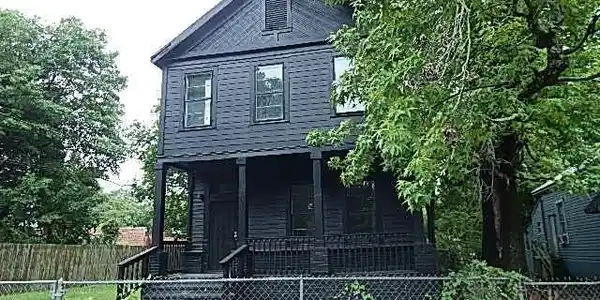 864 Pettus Street