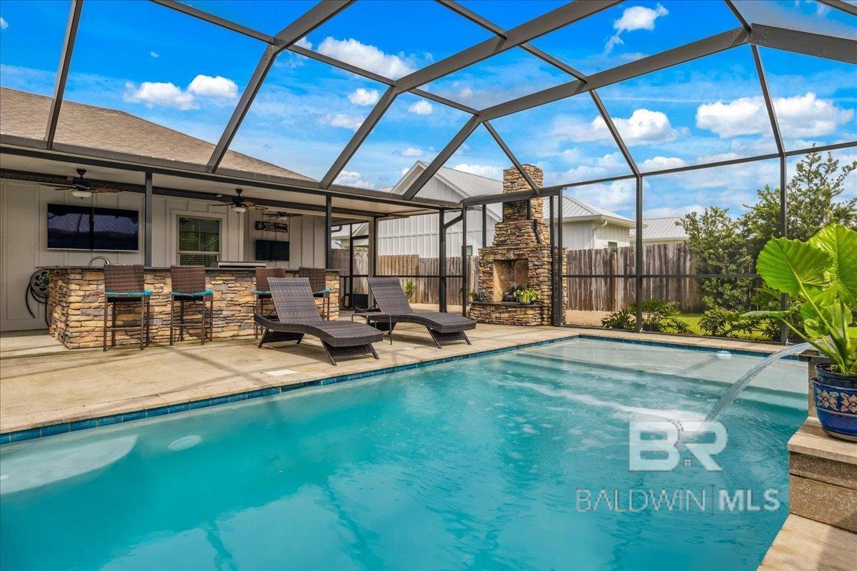 Image 2: Pool
