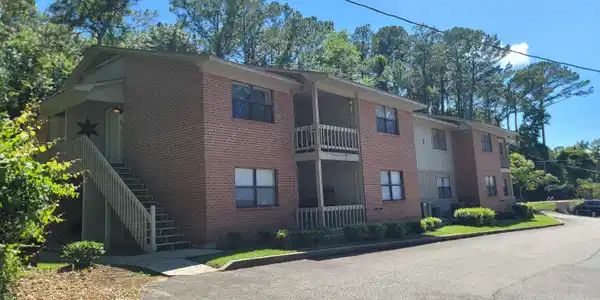 512 Lake Forest Boulevard