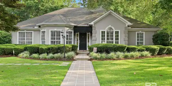 511 W Bay Bluff