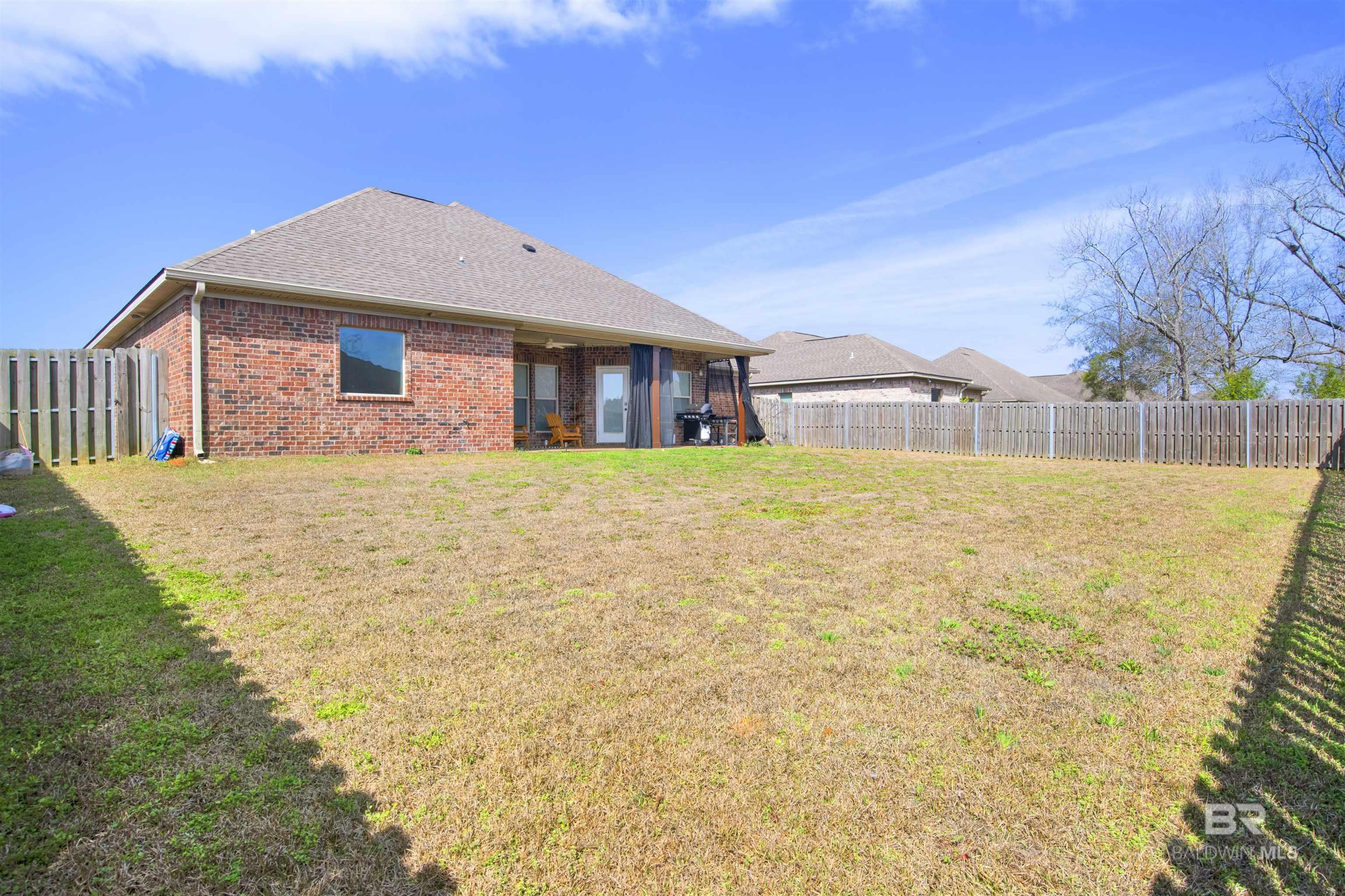 Image 3: Back Of Structure