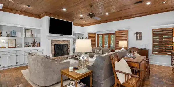 Image 2: Family room