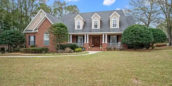 102 Pebble Court