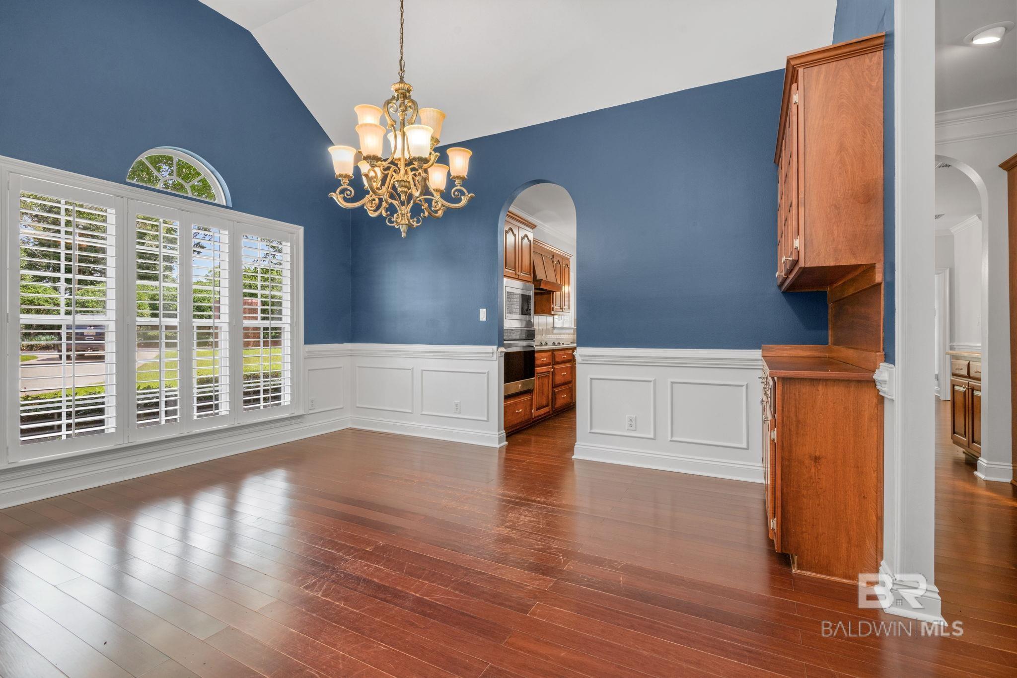 Image 3: Dining Area