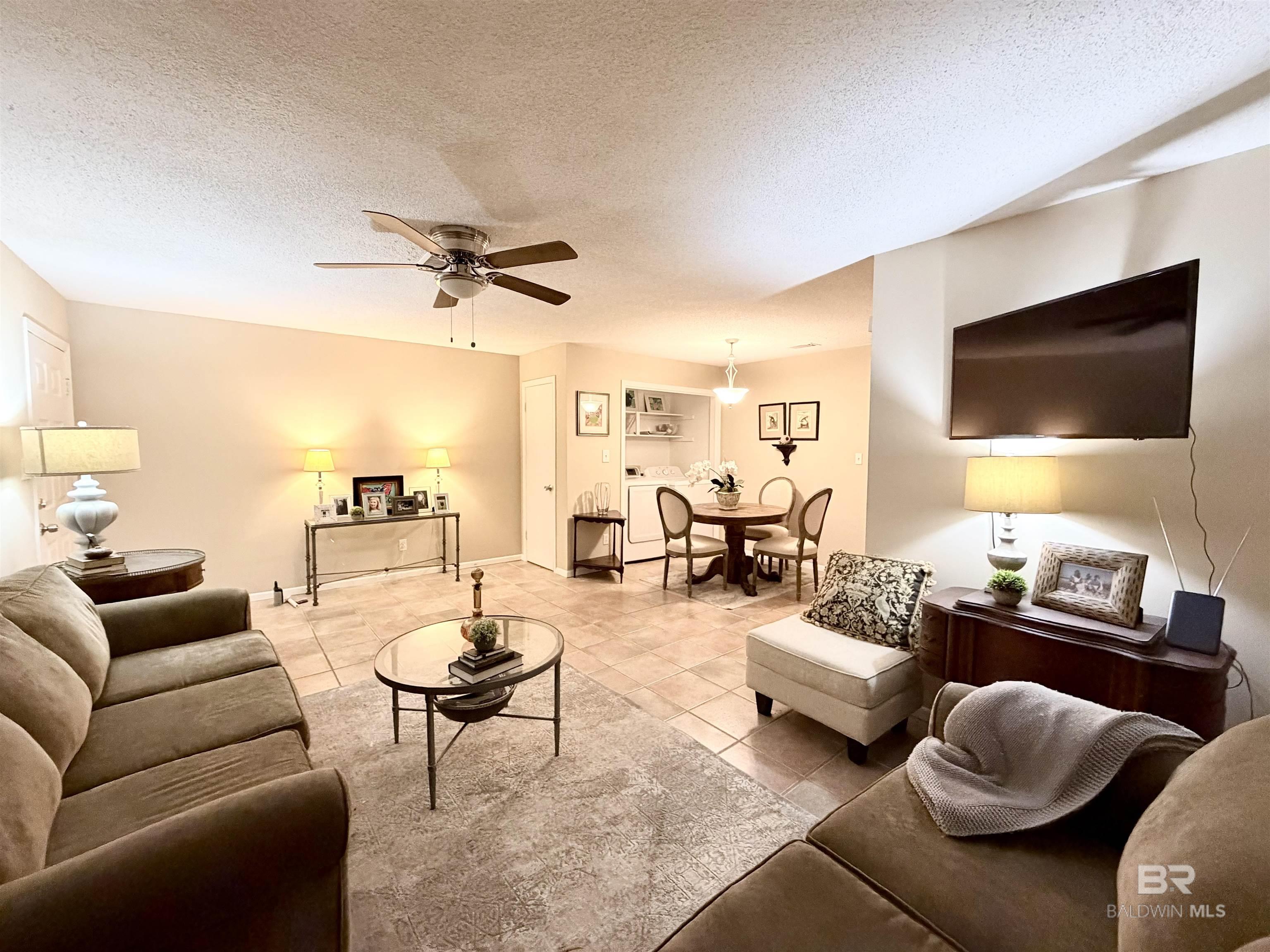 Image 3: Living Room